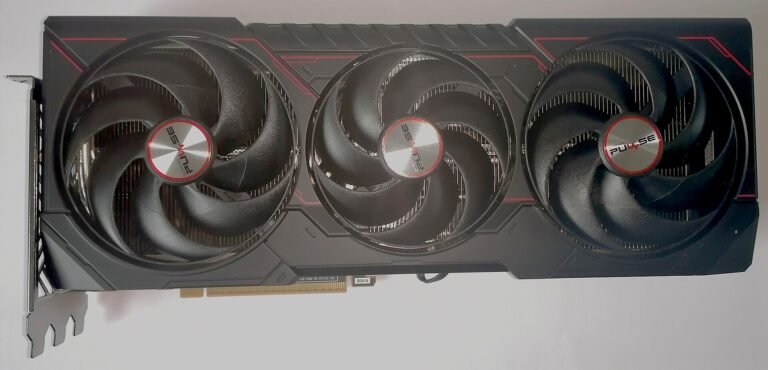 Sapphire Pulse Radeon RX 9070 XT -näytönohjaimen tuulettimet