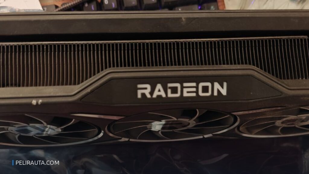 AMD Radeon RX 6800 XT -näytönohjain