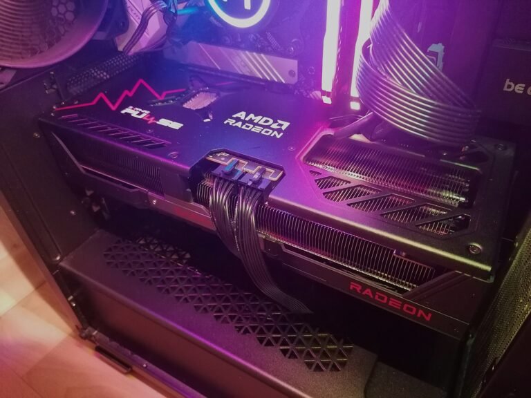 Sapphire Pulse Radeon RX 9070 XT asennettuna koteloon