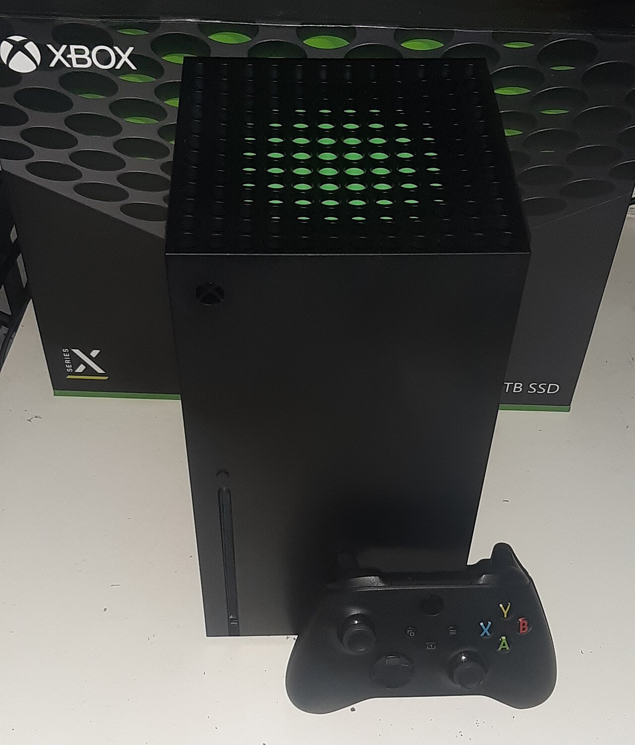Xbox Series X -konsoli ja langaton Xbox-ohjain